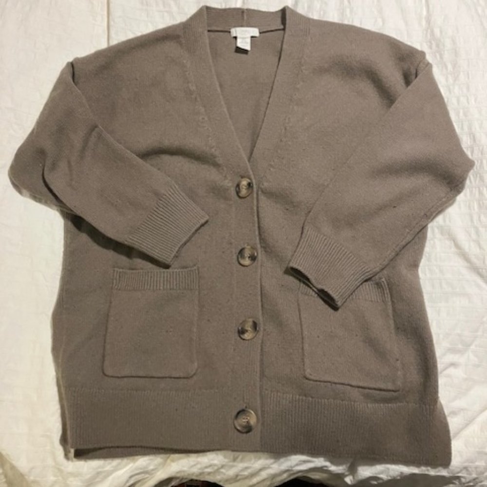 H&M  Tan Boyfriend V-neck Cardigan with patch pockets. Loose fit Size S